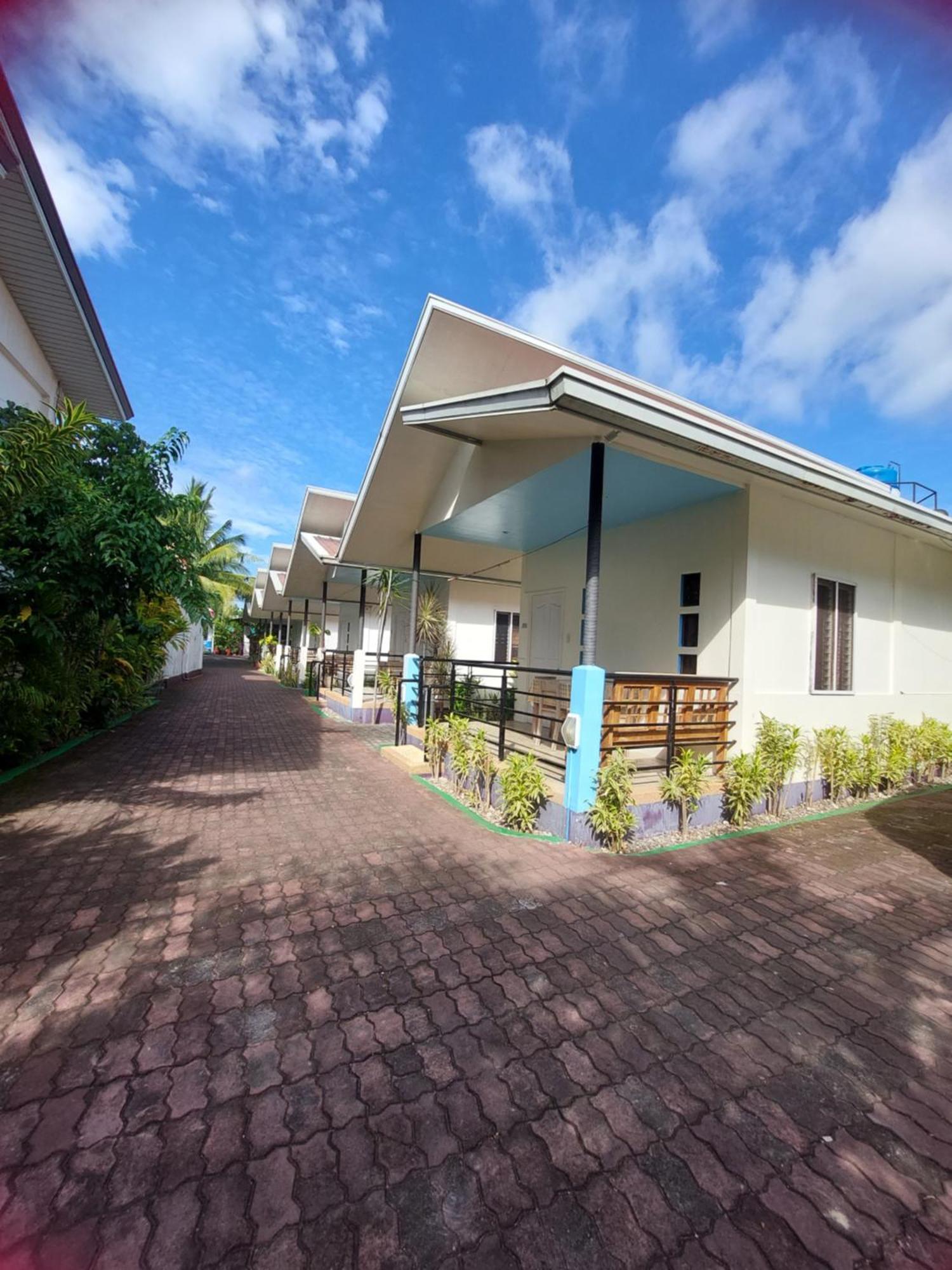 Ice Bear Bar & Tourist Inn Dauis Exterior photo