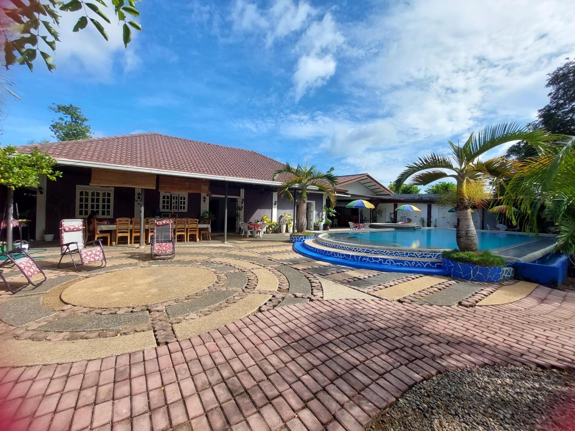 Ice Bear Bar & Tourist Inn Dauis Exterior photo