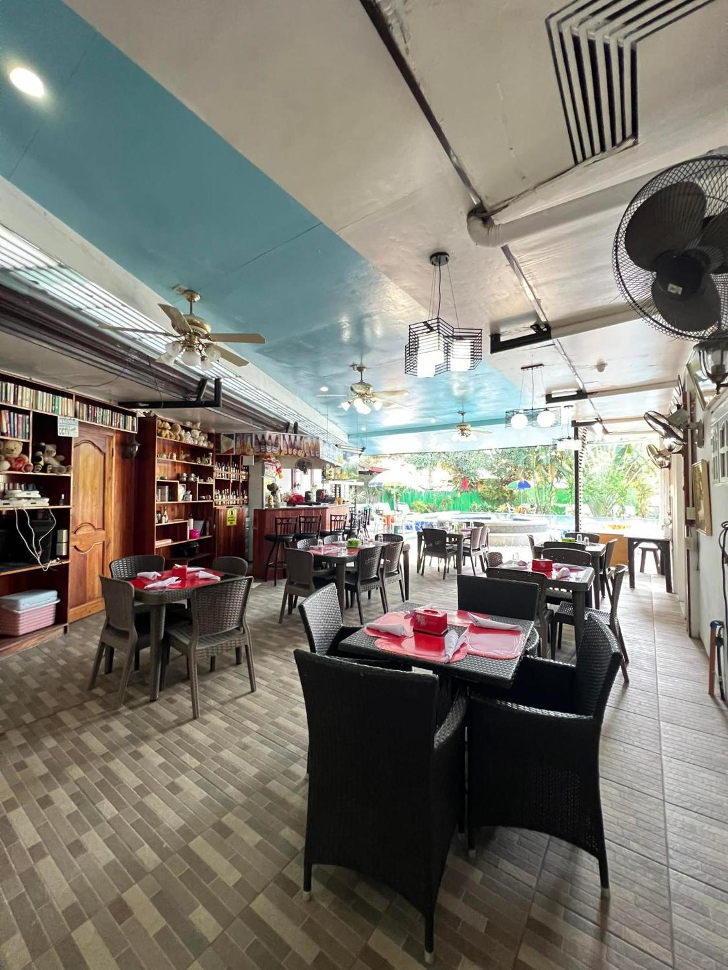 Ice Bear Bar & Tourist Inn Dauis Exterior photo